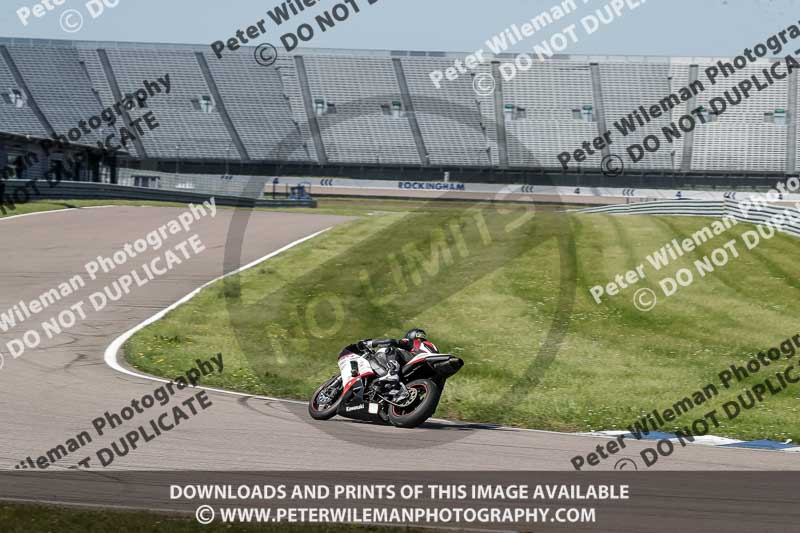 Rockingham no limits trackday;enduro digital images;event digital images;eventdigitalimages;no limits trackdays;peter wileman photography;racing digital images;rockingham raceway northamptonshire;rockingham trackday photographs;trackday digital images;trackday photos