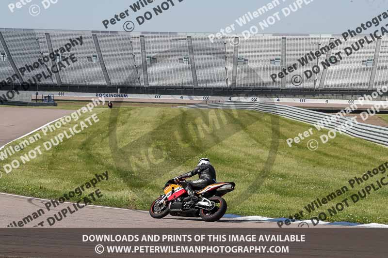 Rockingham no limits trackday;enduro digital images;event digital images;eventdigitalimages;no limits trackdays;peter wileman photography;racing digital images;rockingham raceway northamptonshire;rockingham trackday photographs;trackday digital images;trackday photos