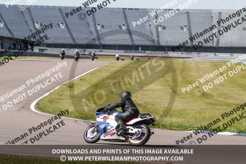 Rockingham no limits trackday;enduro digital images;event digital images;eventdigitalimages;no limits trackdays;peter wileman photography;racing digital images;rockingham raceway northamptonshire;rockingham trackday photographs;trackday digital images;trackday photos