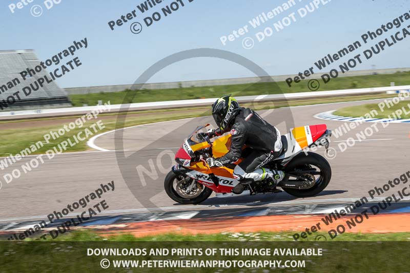 Rockingham no limits trackday;enduro digital images;event digital images;eventdigitalimages;no limits trackdays;peter wileman photography;racing digital images;rockingham raceway northamptonshire;rockingham trackday photographs;trackday digital images;trackday photos