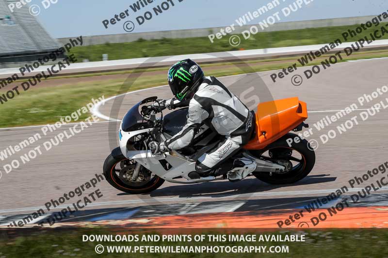 Rockingham no limits trackday;enduro digital images;event digital images;eventdigitalimages;no limits trackdays;peter wileman photography;racing digital images;rockingham raceway northamptonshire;rockingham trackday photographs;trackday digital images;trackday photos