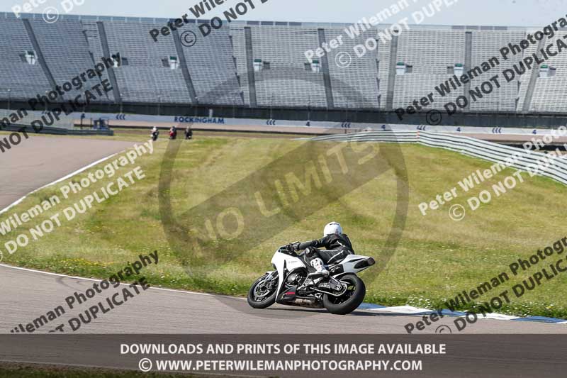 Rockingham no limits trackday;enduro digital images;event digital images;eventdigitalimages;no limits trackdays;peter wileman photography;racing digital images;rockingham raceway northamptonshire;rockingham trackday photographs;trackday digital images;trackday photos