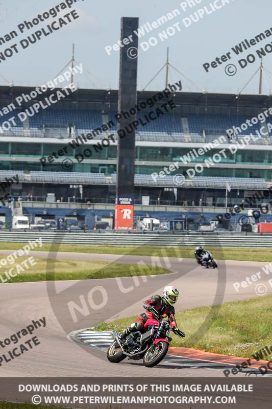 Rockingham no limits trackday;enduro digital images;event digital images;eventdigitalimages;no limits trackdays;peter wileman photography;racing digital images;rockingham raceway northamptonshire;rockingham trackday photographs;trackday digital images;trackday photos