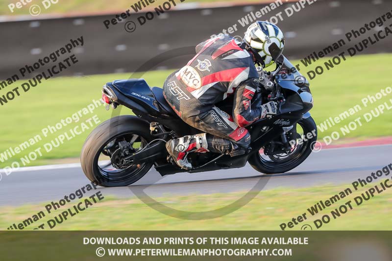 Rockingham no limits trackday;enduro digital images;event digital images;eventdigitalimages;no limits trackdays;peter wileman photography;racing digital images;rockingham raceway northamptonshire;rockingham trackday photographs;trackday digital images;trackday photos