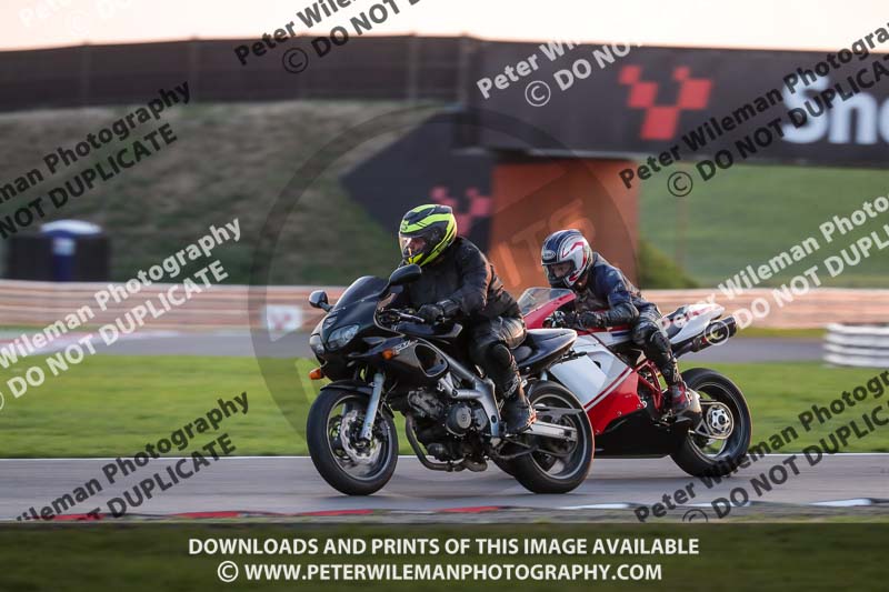 Rockingham no limits trackday;enduro digital images;event digital images;eventdigitalimages;no limits trackdays;peter wileman photography;racing digital images;rockingham raceway northamptonshire;rockingham trackday photographs;trackday digital images;trackday photos