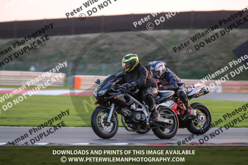 Rockingham no limits trackday;enduro digital images;event digital images;eventdigitalimages;no limits trackdays;peter wileman photography;racing digital images;rockingham raceway northamptonshire;rockingham trackday photographs;trackday digital images;trackday photos