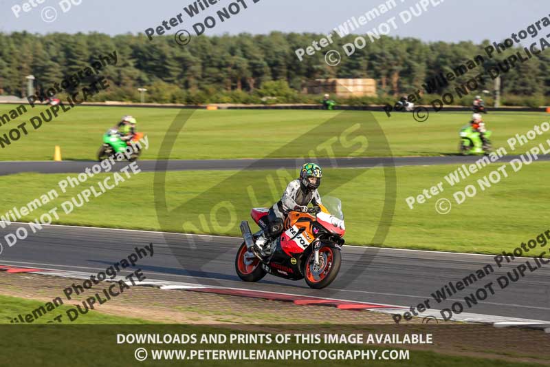 Rockingham no limits trackday;enduro digital images;event digital images;eventdigitalimages;no limits trackdays;peter wileman photography;racing digital images;rockingham raceway northamptonshire;rockingham trackday photographs;trackday digital images;trackday photos